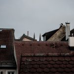 Die Dächer Regensburgs… Glücklicherweise wurde Regensburg ja von den Bombardements der Alliierten verschont, so dass unsere wunderbarre Altstadt erhalten blieb. Wenn man sich Köln heute anschaut ahnt man, was uns geblüht hätte. Die Dächer wurden übrigens auch in der Architektur (Bin großer Fan davon!) des Hauses der bayerischen Geschichte aufgenommen. Durch die hohen Türme des Doms gibt es in Regensburg viele Wohnungen, Balkone und Dachterrassen mit Domblick. Wer ihn hat kann sich ja gerne melden. Der nächste Monat kommt bestimmt!